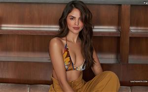 Eiza Gonzalez looks enthralling with perfect make over